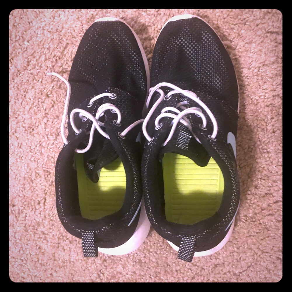 Nike tennis shoes